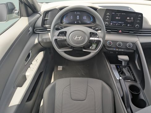 New 2026 Hyundai Elantra SE FWD image 17