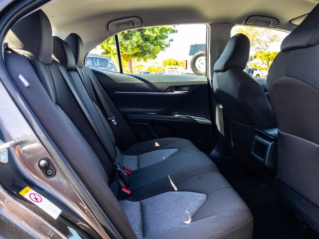 Used 2018 Toyota Camry LE FWD image 16