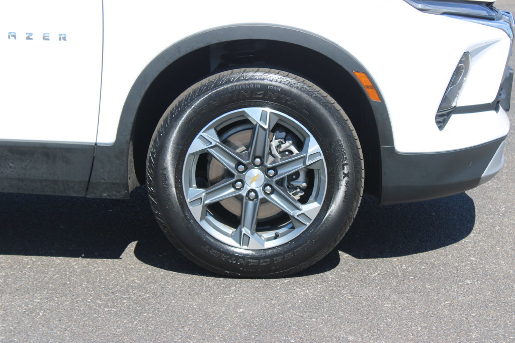 Used 2025 Chevrolet Blazer LT FWD image 12