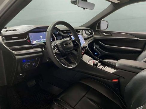 Used 2023 Jeep Grand Cherokee Overland w/ Luxury Tech Group IV image 16