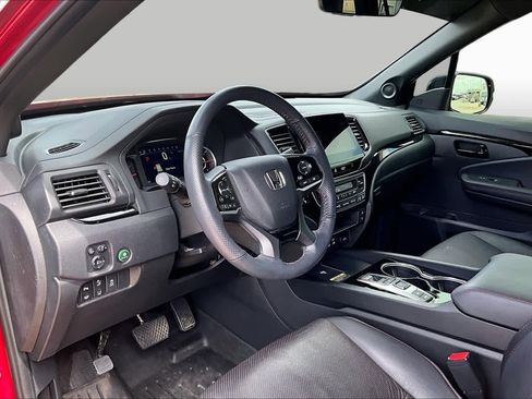 Used 2025 Honda Passport Black Edition image 17