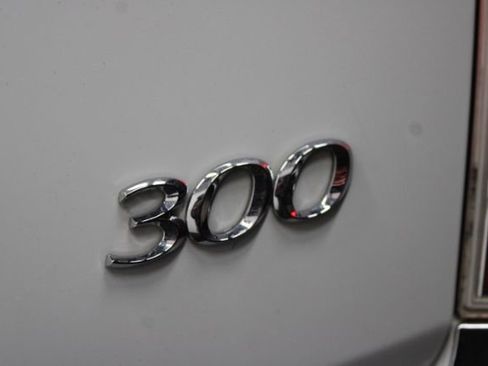 Used 2013 Chrysler 300 Motown w/ Driver Convenience Group image 7
