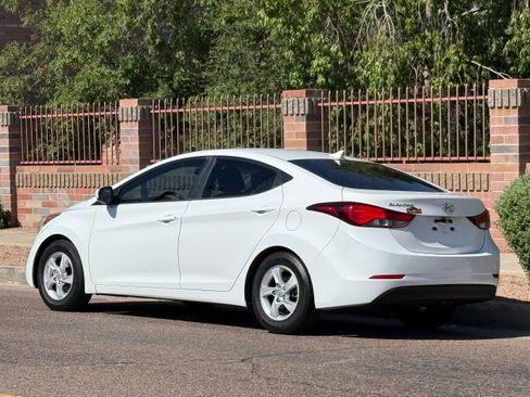 Used 2015 Hyundai Elantra SE FWD image 4