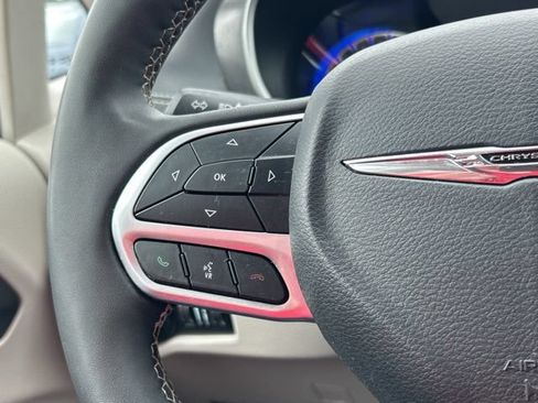 Used 2024 Chrysler Pacifica Touring-L w/ Uconnect Theater Family Group FWD image 40