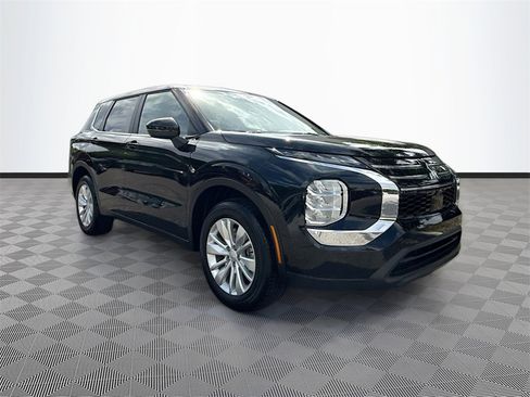 New 2025 Mitsubishi Outlander ES image 3