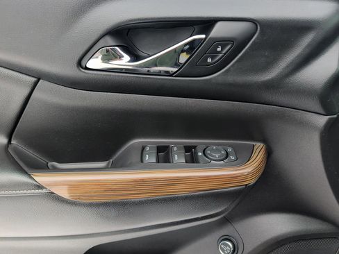 Used 2018 GMC Acadia SLE w/ LPO, Floor Liner Package image 10