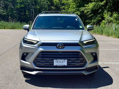 Used 2024 Toyota Grand Highlander AWD Hybrid image 2