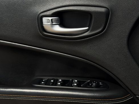 Used 2018 Jeep Compass Latitude w/ Popular Equipment Group FWD image 24