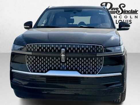 New 2025 Lincoln Navigator Reserve image 2