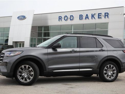 Certified 2025 Ford Explorer Active w/ Active Comfort Package AWD/4WD image 3