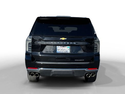 Used 2025 Chevrolet Suburban Premier AWD/4WD image 4