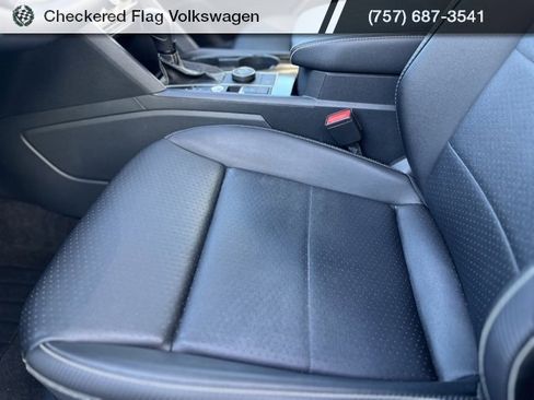 Used 2022 Volkswagen Atlas Cross Sport SE w/ Panoramic Sunroof Package image 23