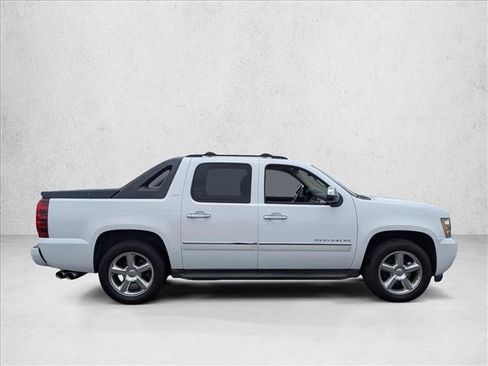 Used 2012 Chevrolet Avalanche LTZ RWD image 4
