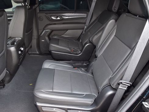 Used 2024 GMC Yukon Denali w/ Denali Reserve Package image 11