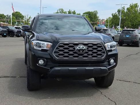 Used 2022 Toyota Tacoma TRD Off-Road w/ Technology Package AWD/4WD image 3