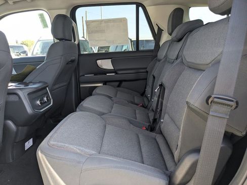 New 2025 Ford Expedition Active image 15