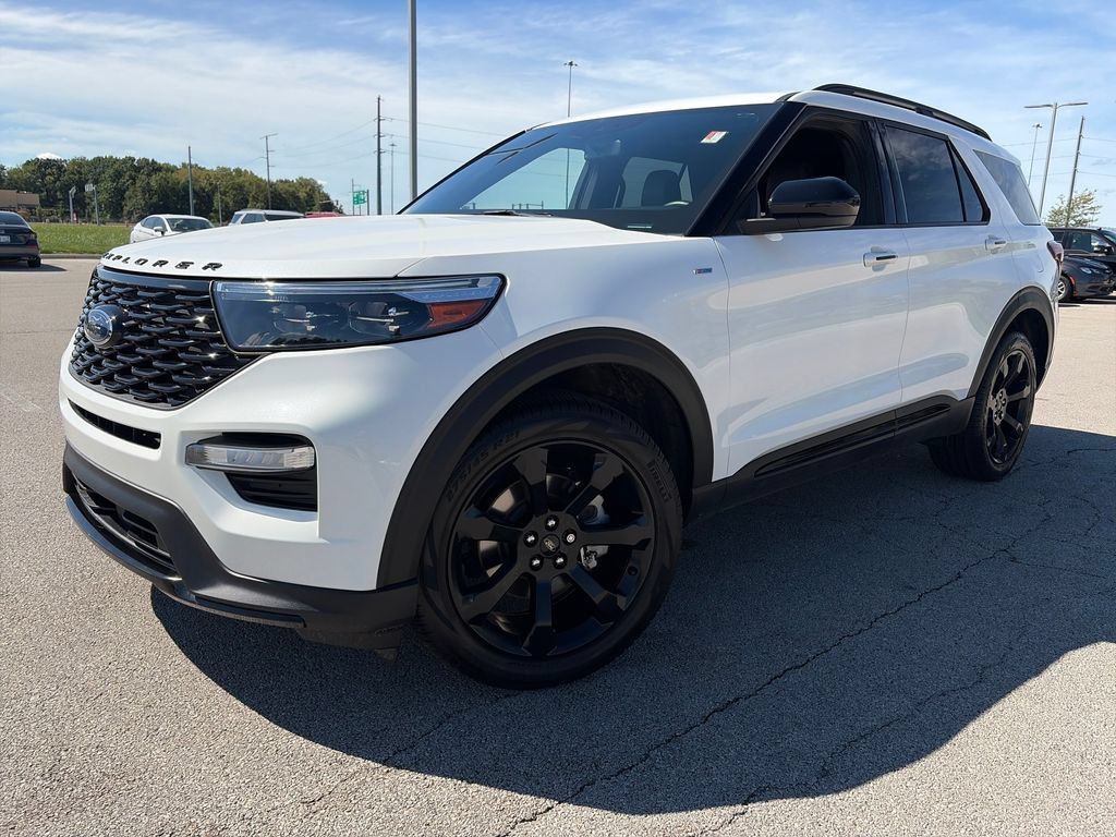 Used 2024 Ford Explorer ST-Line w/ Class IV Trailer Tow Package AWD/4WD image 3