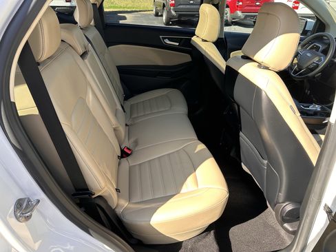 Used 2022 Ford Edge SEL w/ Convenience Package image 16