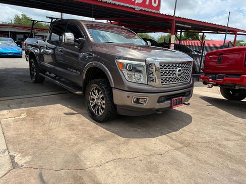 Used 2017 Nissan Titan Platinum Reserve AWD/4WD image 4