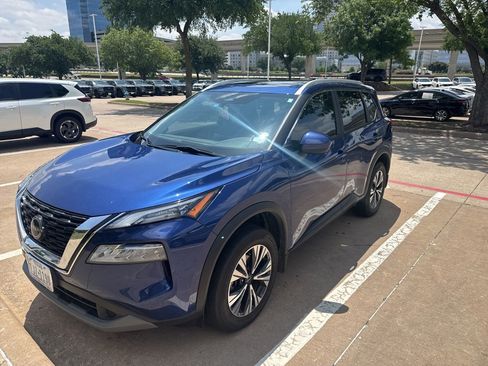 Used 2023 Nissan Rogue SV w/ SV Premium B Package FWD image 2