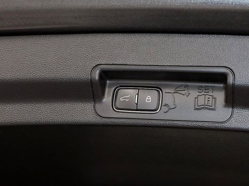 Used 2020 Ford Explorer XLT w/ Equipment Group 202A image 30