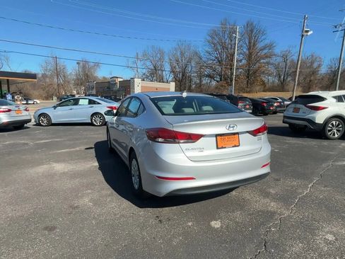 Used 2017 Hyundai Elantra SE image 7