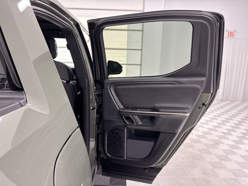 Used 2022 Rivian R1T Launch Edition image 16