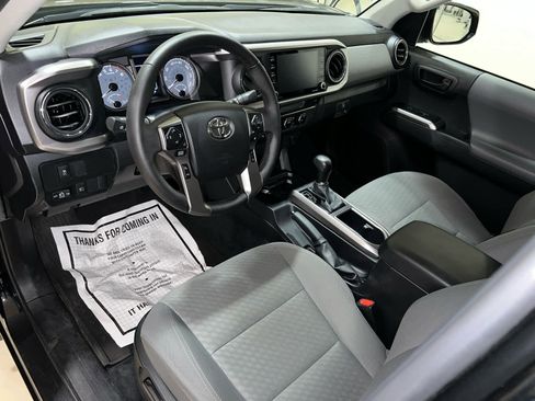 Used 2022 Toyota Tacoma SR5 w/ Technology Package AWD/4WD image 18