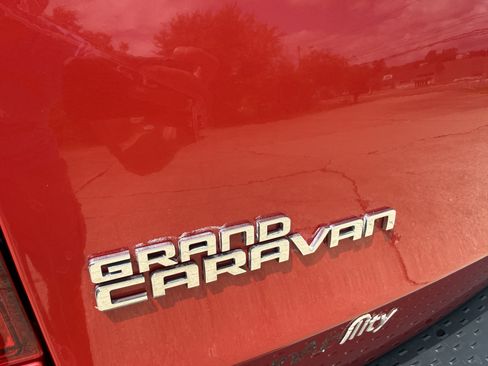 Used 2012 Dodge Grand Caravan SXT FWD image 11