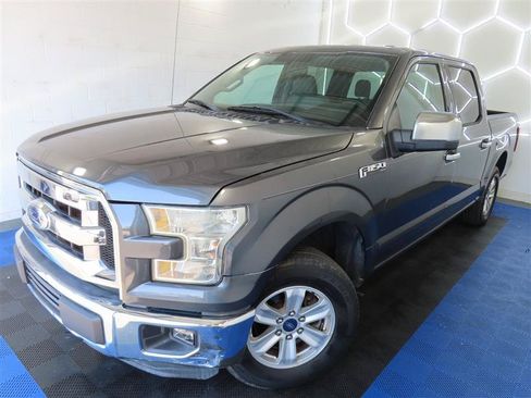 Used 2016 Ford F150 XLT w/ Trailer Tow Package RWD image 4