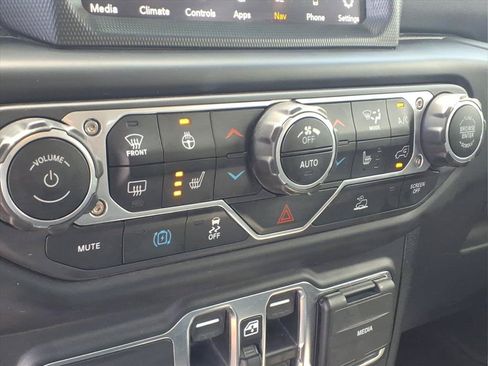 Used 2023 Jeep Wrangler Unlimited Sahara w/ Cold Weather Group AWD/4WD image 7