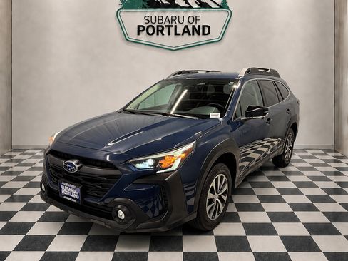Used 2025 Subaru Outback Premium AWD/4WD image 3