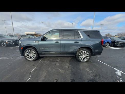 Used 2021 GMC Yukon Denali w/ Denali Premium Package image 5