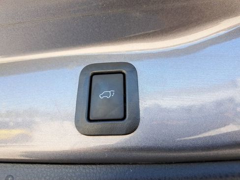 Used 2019 Toyota Highlander XLE image 7