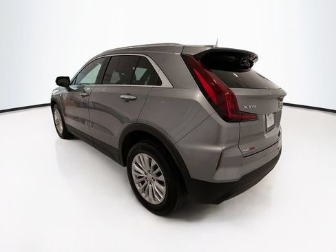 Used 2024 Cadillac XT4 Luxury w/ Cold Weather Package FWD image 5