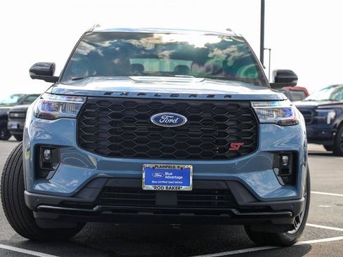 Certified 2025 Ford Explorer ST AWD/4WD image 4