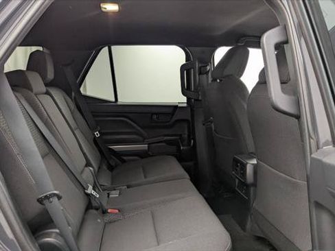 Used 2025 Toyota 4Runner SR5 AWD/4WD image 19