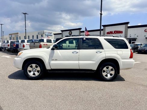 Used 2007 Toyota 4Runner SR5 AWD/4WD image 3