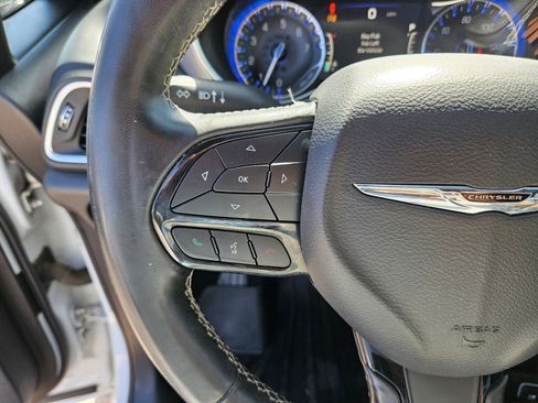 Used 2019 Chrysler Pacifica Touring-L w/ Advanced Safetytec Group FWD image 17