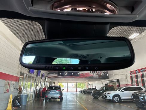 Used 2025 Toyota Sienna XLE FWD image 22
