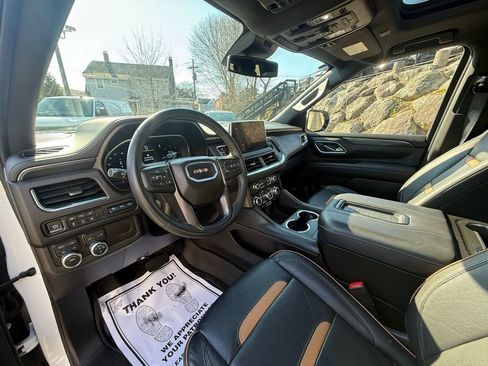 Used 2024 GMC Yukon AT4 w/ AT4 Premium Package AWD/4WD image 17