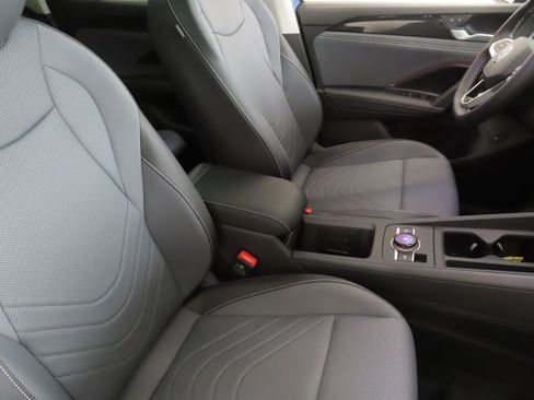 New 2026 Volkswagen Tiguan SE FWD image 27