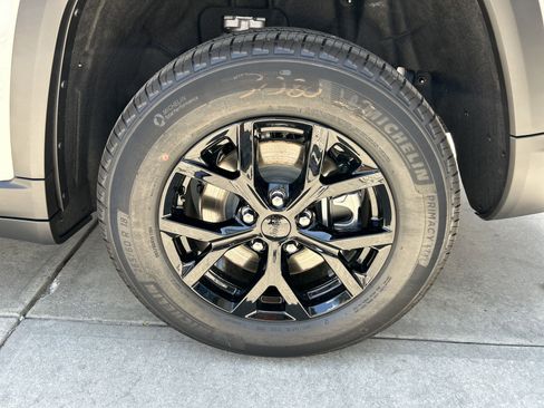 New 2025 Jeep Grand Cherokee L Altitude image 14