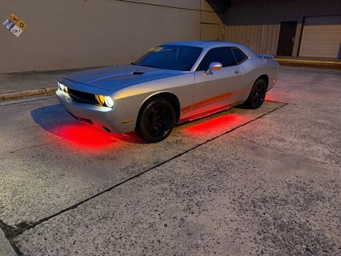 Used 2010 Dodge Challenger SE RWD image 11