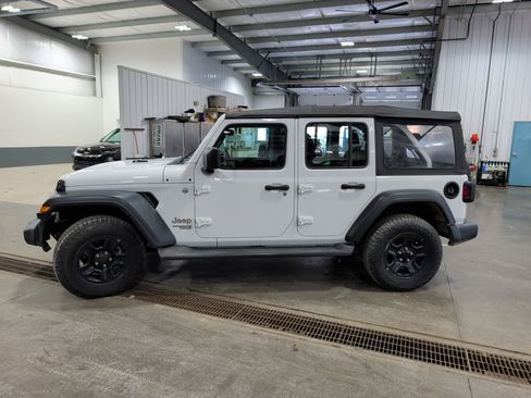 Used 2018 Jeep Wrangler Unlimited Sport AWD/4WD image 5