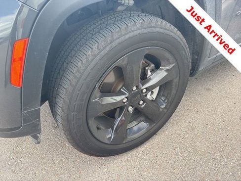 Used 2024 Jeep Grand Cherokee L Limited w/ Black Appearance Package image 12