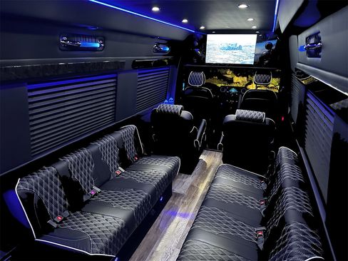 Used 2024 Mercedes-Benz Sprinter 3500 image 32