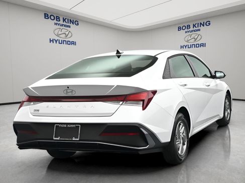 New 2026 Hyundai Elantra SE FWD image 12