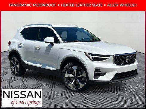 Used 2024 Volvo XC40 B5 Plus AWD/4WD image 1