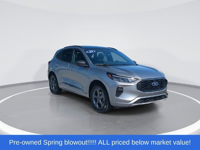 Used 2023 Ford Escape ST-Line w/ Tech Pack #1 AWD/4WD image 2